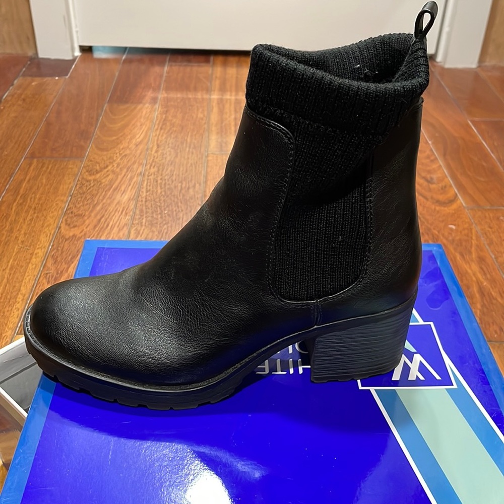 WhiteMountain Black boots